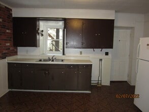 570 S Main St, Unit 1 in Naugatuck, CT - Building Photo - Building Photo