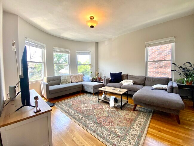 1433 Cambridge St, Unit 1 in Cambridge, MA - Building Photo - Building Photo