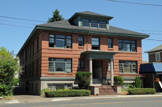 Burlingame Apartments in Portland, OR - Foto de edificio - Building Photo