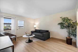 96 East Apartments in Janesville, WI - Foto de edificio - Building Photo