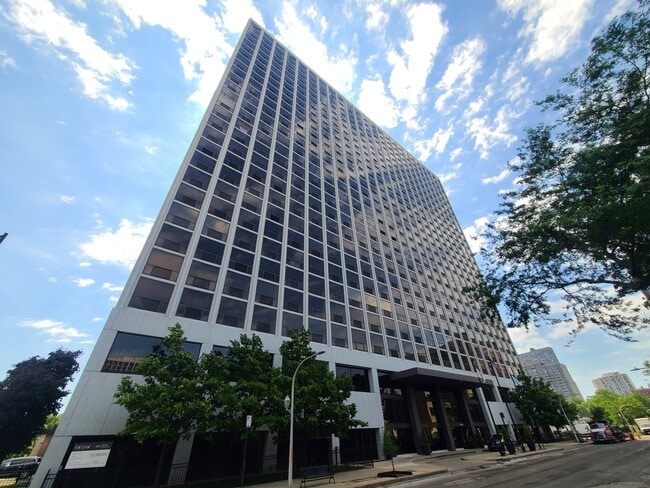 property at 4343 N Clarendon Ave