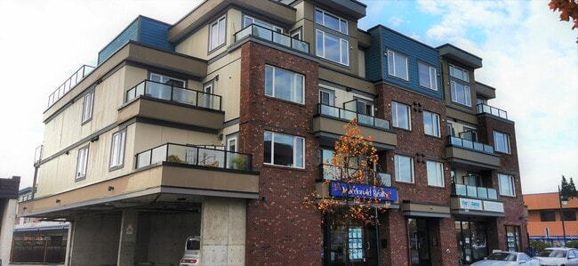 2409 Bevan Ave in Sidney, BC - Building Photo - Building Photo