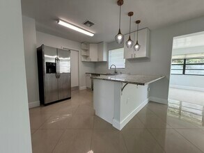 477 NE 35th St in Boca Raton, FL - Building Photo - Building Photo