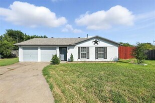 2109 Jeannette Ct in Arlington, TX - Building Photo