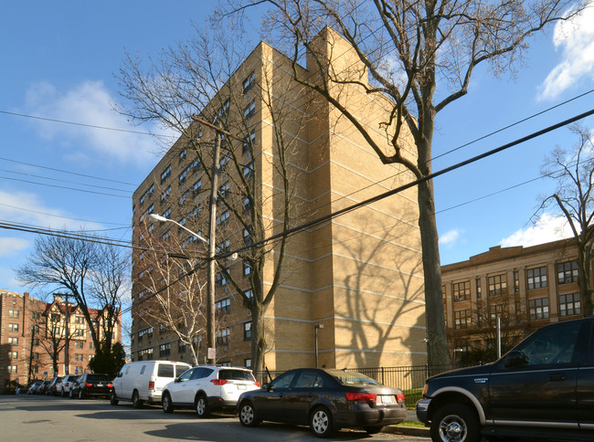 Washington House in New Rochelle, NY - Building Photo - Building Photo