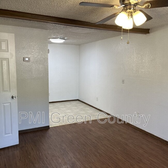 404 E Redwood St in Coweta, OK - Building Photo - Building Photo