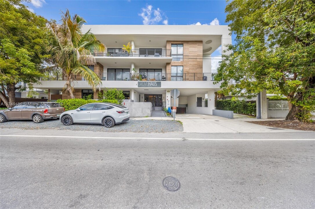 3265 Bird Ave in Miami, FL - Foto de edificio