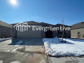 10012 SW 38th St in Mustang, OK - Building Photo