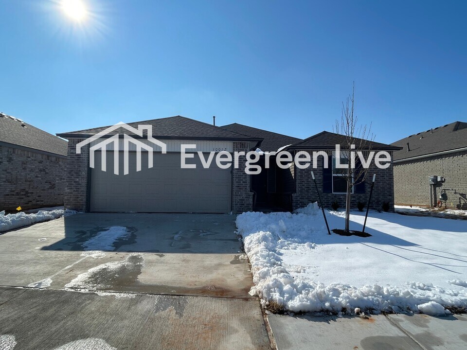 10012 SW 38th St in Mustang, OK - Building Photo