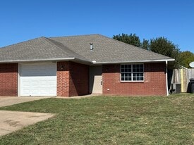 3166 Singletree Ave, Unit B in Springdale, AR - Building Photo