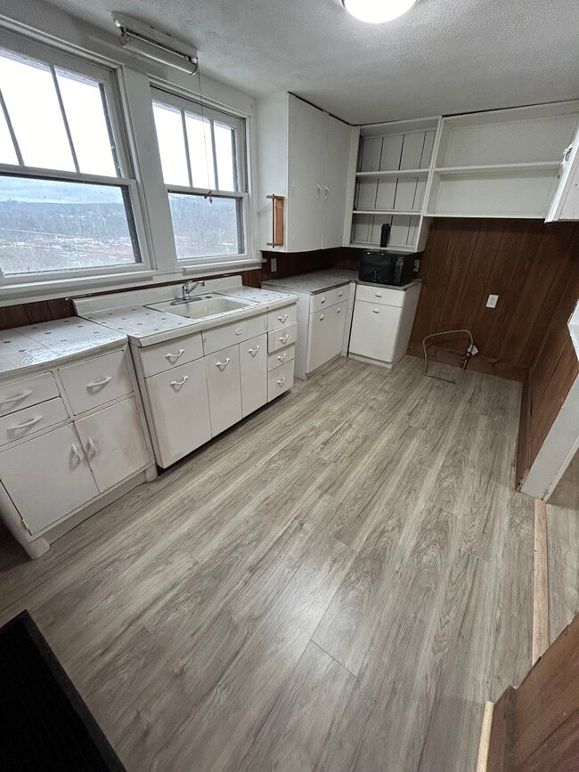 1341 Sassafrass St in Franklin, PA - Building Photo - Building Photo