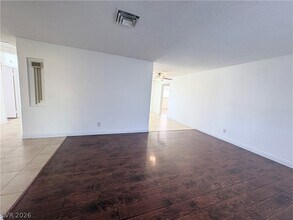 1575 Cherokee Ln in Las Vegas, NV - Building Photo - Building Photo