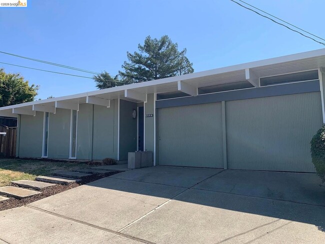 5559 Greenridge Rd in Castro Valley, CA - Building Photo - Building Photo