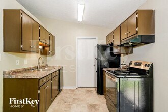 2804 Grassy Creek Dr in Indianapolis, IN - Foto de edificio - Building Photo