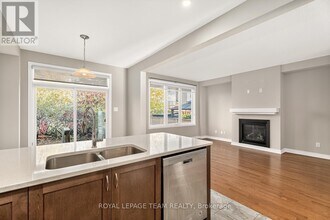 619 Geranium Walk in Ottawa, ON - Building Photo - Building Photo