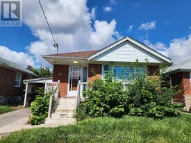 60 Gully Dr in Toronto, ON - Building Photo