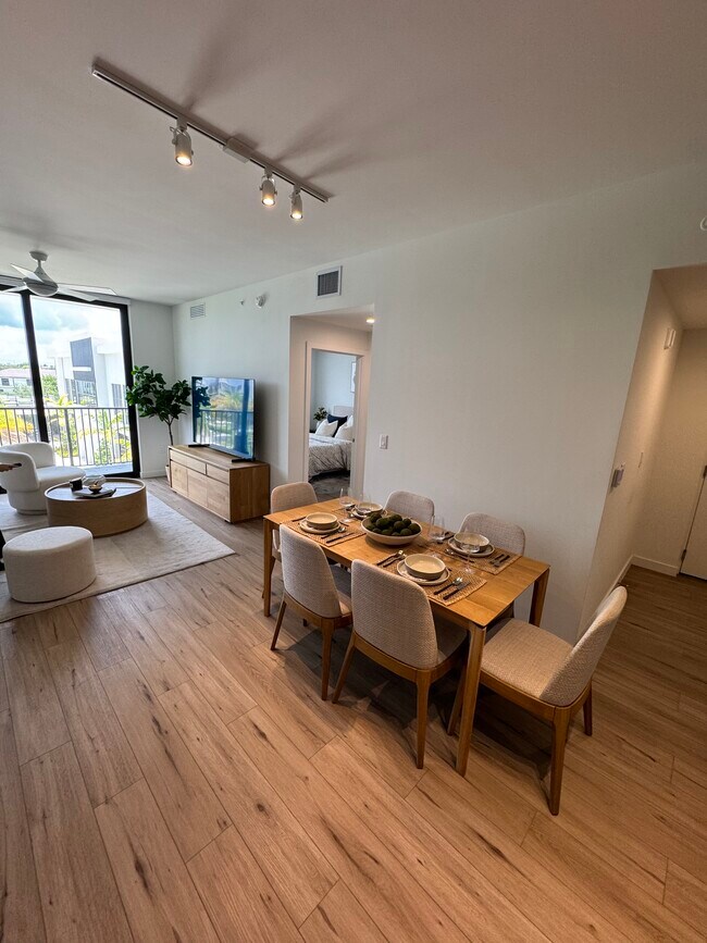 505 W 76th St, Unit B8 in Hialeah, FL - Building Photo - Building Photo