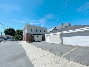 499 Medford St in Malden, MA - Foto de edificio - Building Photo