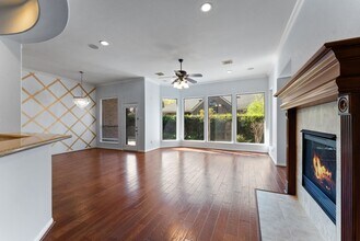 31 N Warbler Bend Cir in Spring, TX - Building Photo - Building Photo