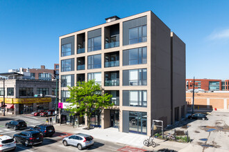 2406 W Armitage Ave in Chicago, IL - Building Photo - Building Photo