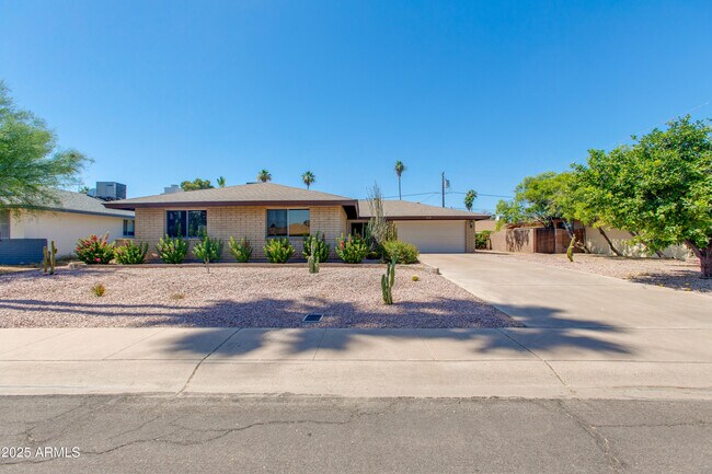 property at 1119 E Balboa Dr