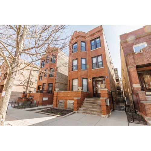 2317 W Iowa St in Chicago, IL - Building Photo