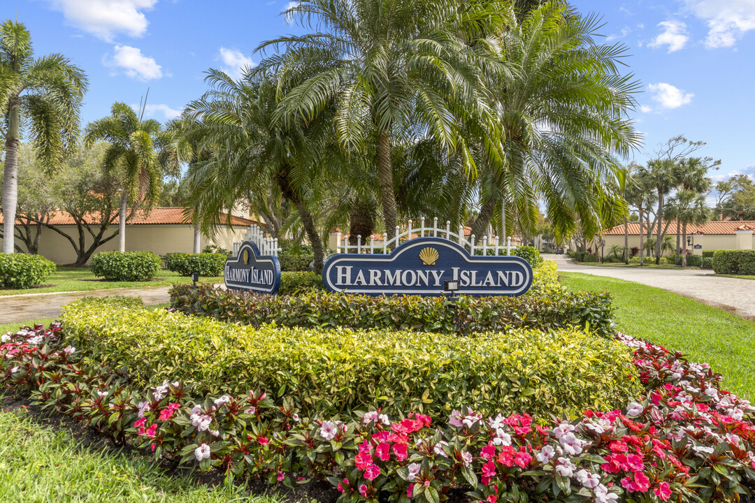 5010 Harmony Cir in Vero Beach, FL - Building Photo