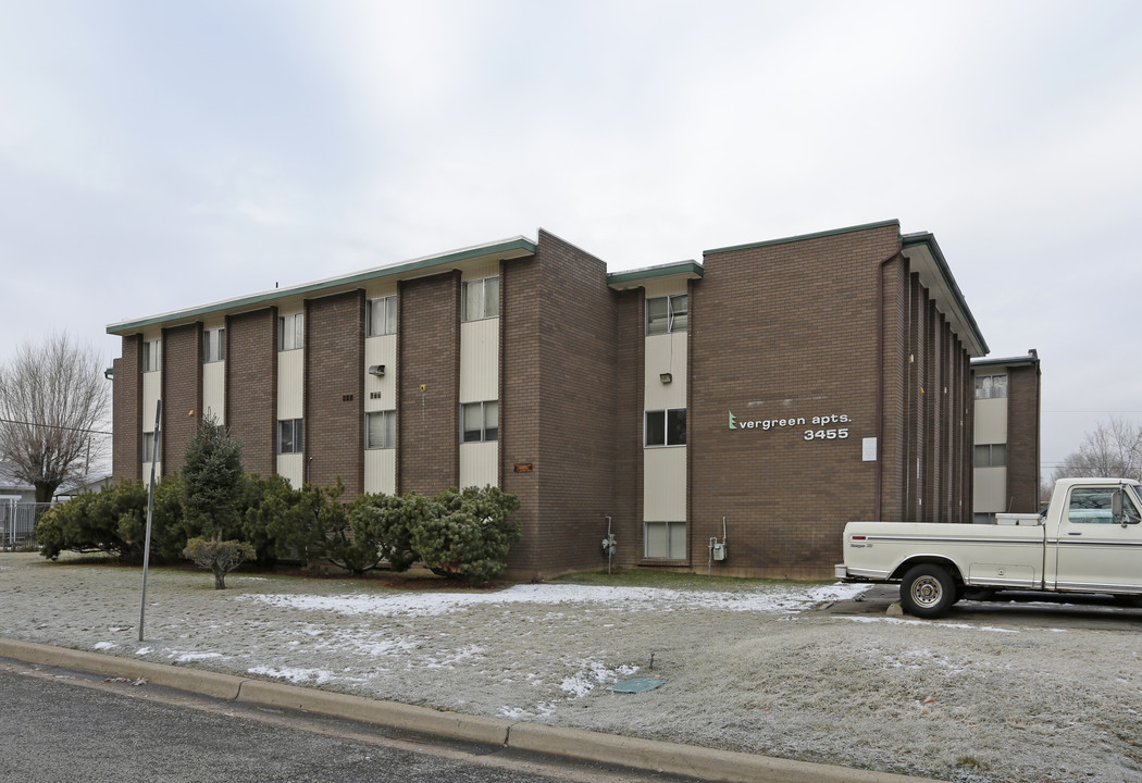 Evergreen Apartments in Ogden, UT - Foto de edificio