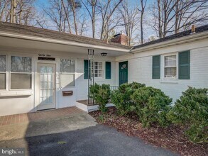 31 Fort Williams Pkwy in Alexandria, VA - Building Photo - Building Photo
