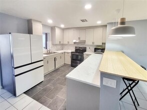 3215 51st Ave Terrace W in Bradenton, FL - Building Photo - Building Photo