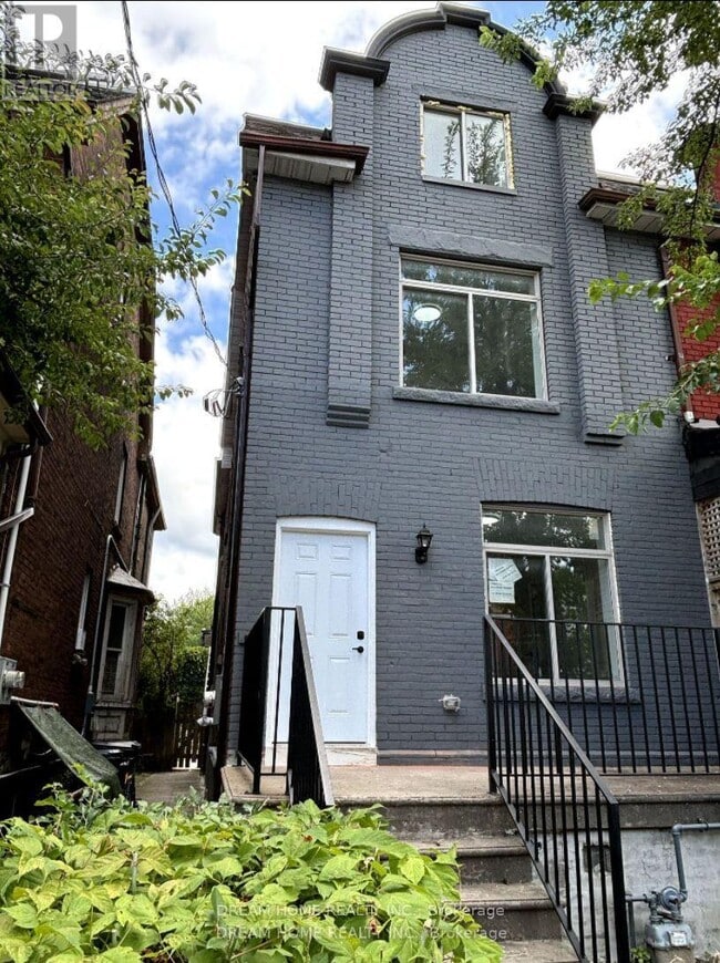 property at 643-643 Bathurst St