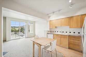 1525 NW 57th St in Seattle, WA - Building Photo - Building Photo