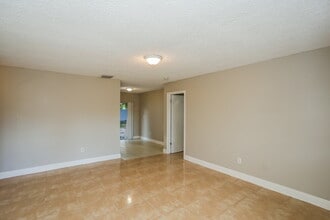 18940 NW 33rd Pl in Miami Gardens, FL - Building Photo - Building Photo