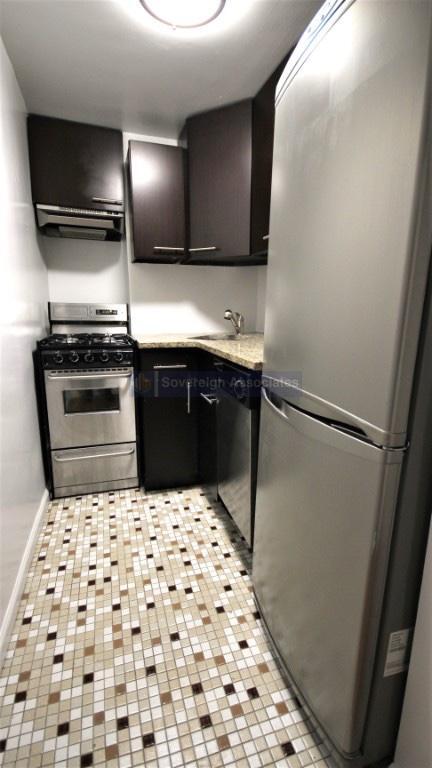 163 W 73rd St in New York, NY - Building Photo - Building Photo