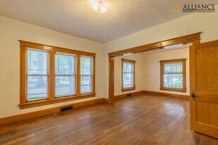 800 Osage St in Manhattan, KS - Building Photo