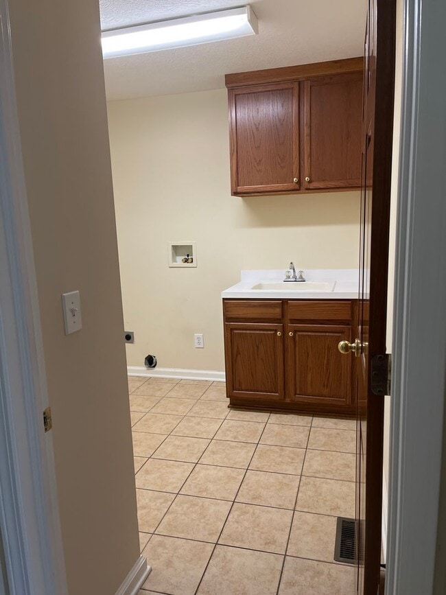 492 Radcliff Dr in Westerville, OH - Building Photo - Building Photo