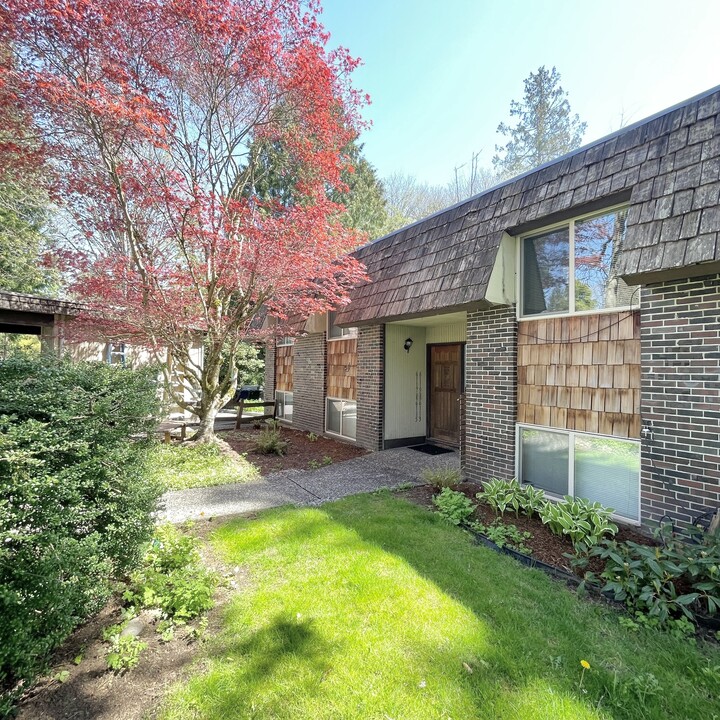 6115 NE 194th Pl, Unit 6115 in Kenmore, WA - Building Photo