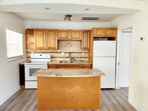 1137 NE 9th Ave in Delray Beach, FL - Building Photo - Building Photo