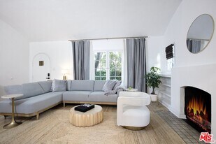 951 N Martel Ave in Los Angeles, CA - Building Photo