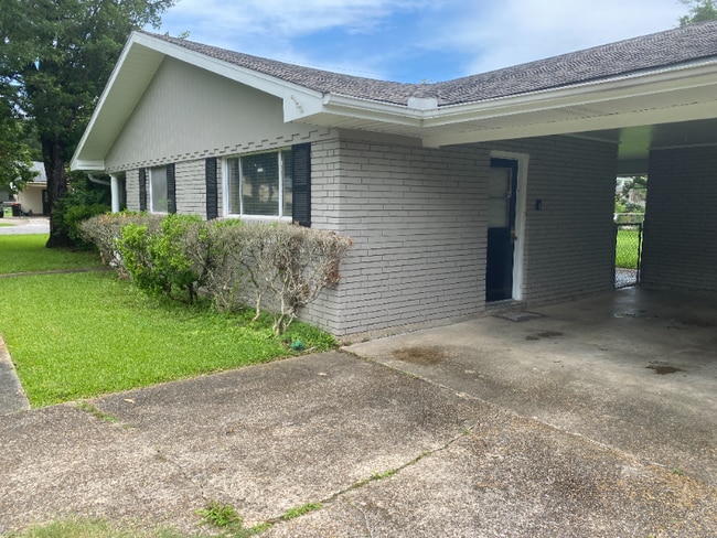 111 Greenwood Dr in Lafayette, LA - Building Photo - Building Photo