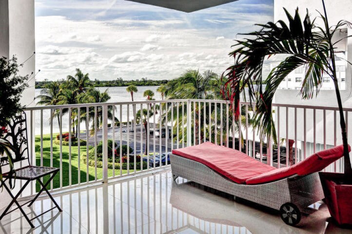 2860 S Ocean Blvd-Unit -402 in Palm Beach, FL - Building Photo