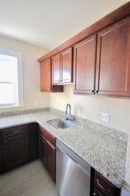 139 E Cottage St, Unit 1 in Boston, MA - Building Photo - Building Photo