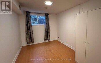 11 Misthollow Square in Toronto, ON - Building Photo - Building Photo