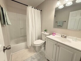 33-37-37 Grant St in Springfield, MA - Building Photo