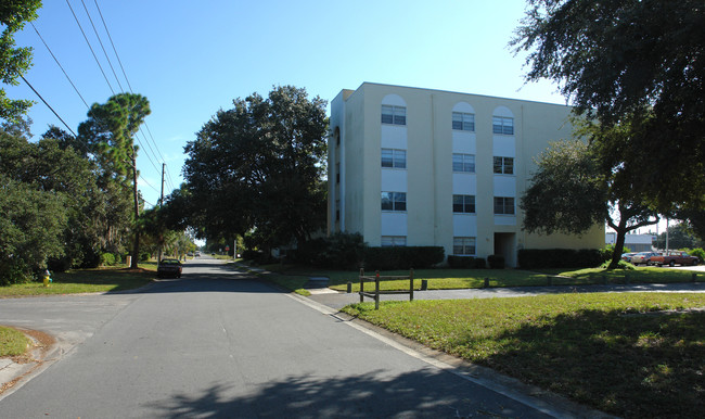 Sycamore Apartments in St. Petersburg, FL - Foto de edificio - Building Photo