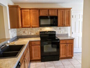 12109 NE 51st Cir in Oxford, FL - Building Photo - Building Photo