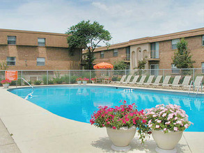 FOUNTAINS AT CARONDOLET in St. Louis, MO - Building Photo - Building Photo