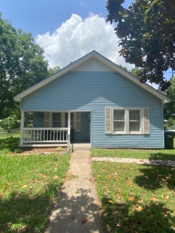 property at 1424 Live Oak St