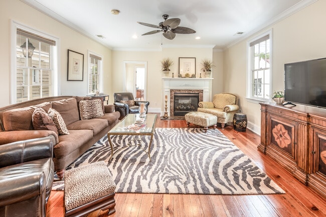 175 Wentworth St, Unit B in Charleston, SC - Foto de edificio - Building Photo