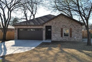 412 Dewitt St in Collinsville, TX - Building Photo